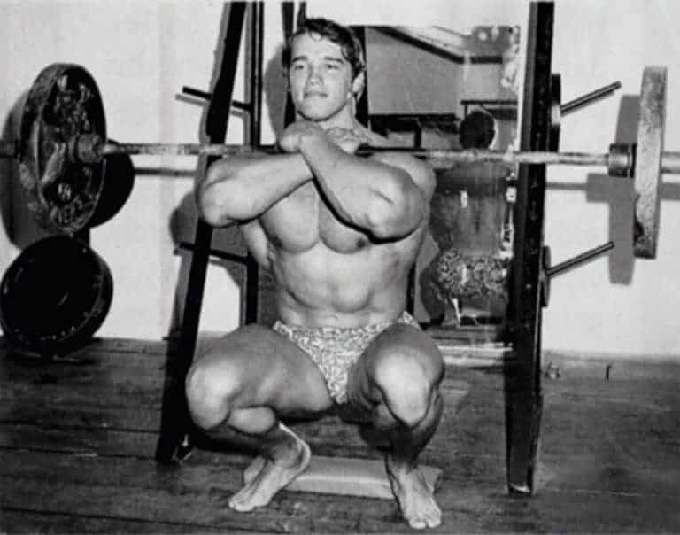 Glúteos na Nuca: O Treino Secreto de Arnold